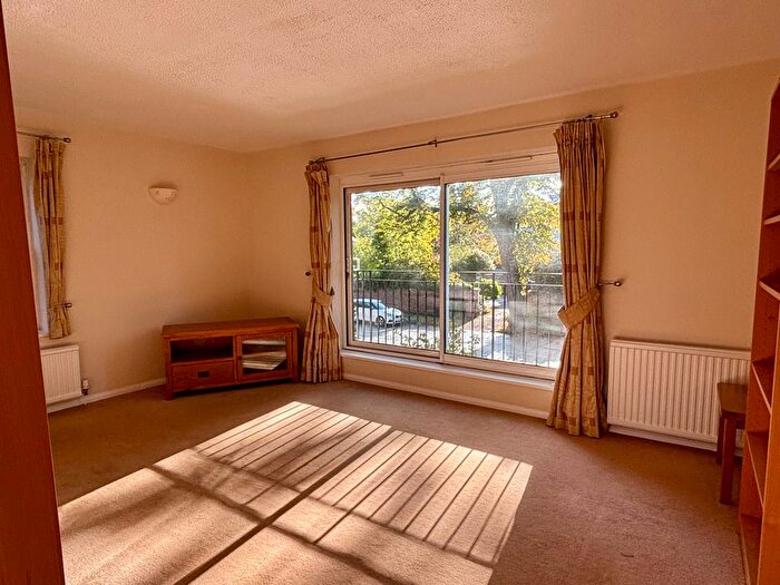 2 Bedroom Flat To Rent In Christchurch Road, Cheltenham, GL50