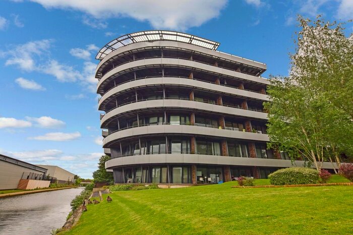 2 Bedroom Flat For Sale In Woodfield Road, Altrincham, WA14