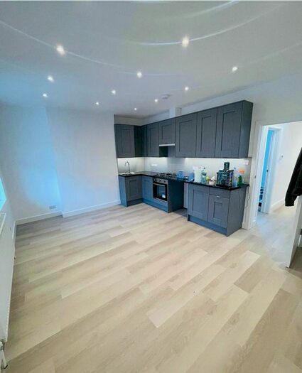 3 Bedroom Maisonette To Rent In Shropshire Road, London, N22