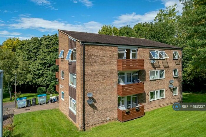 2 Bedroom Flat To Rent In Fern Drive, Hemel Hempstead, HP3