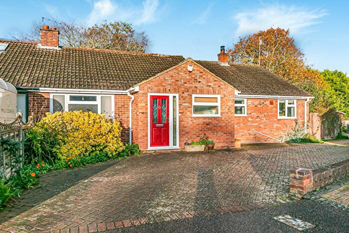 4 Bedroom Semi Detached Bungalow For Sale In Tudor Close, Bromham, Bedford, MK43