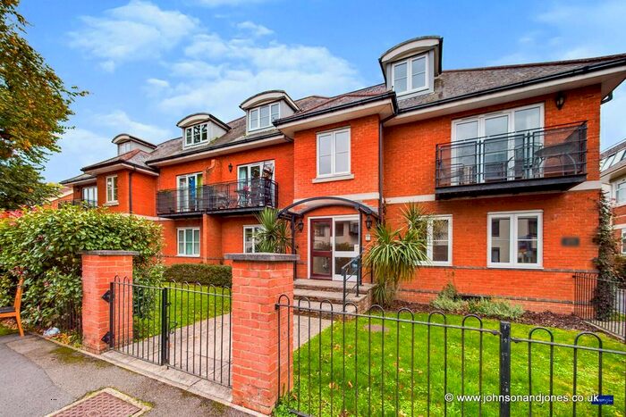 2 Bedroom Flat To Rent In Abbey Road, Chertsey, KT16