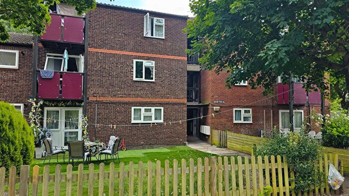 1 Bedroom Flat To Rent In Maple Close, Hayes, UB4