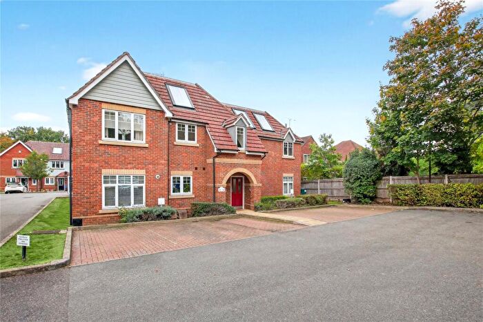 1 Bedroom Apartment For Sale In Windermere Gate, Bracknell, Berkshire, RG12