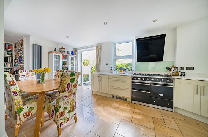 2 Bedroom Flat For Sale In Frant Road, Tunbridge Wells, TN2