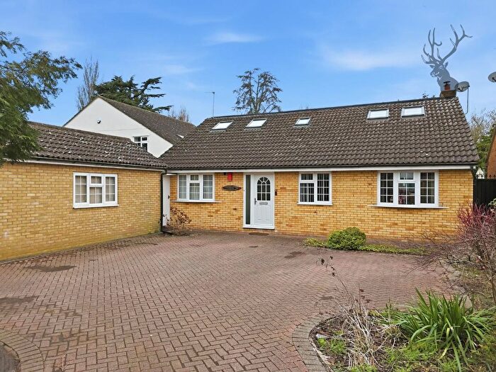 5 Bedroom Detached Bungalow For Sale In Avenue Road, Hoddesdon, EN11