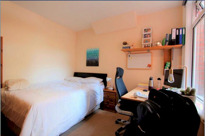 3 Bedroom Terraced House To Rent In St. Edwards Road, Reading, Berkshire, RG6