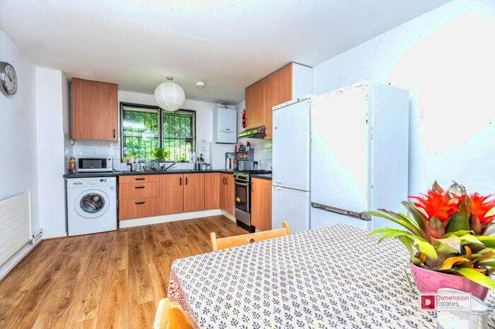 4 Bedroom Town House To Rent In Plevna Crescent, London, N15