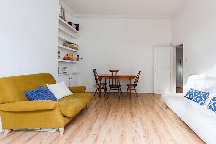 3 Bedroom Flat To Rent In Ridge Road, London, , Crouch End, London, N8