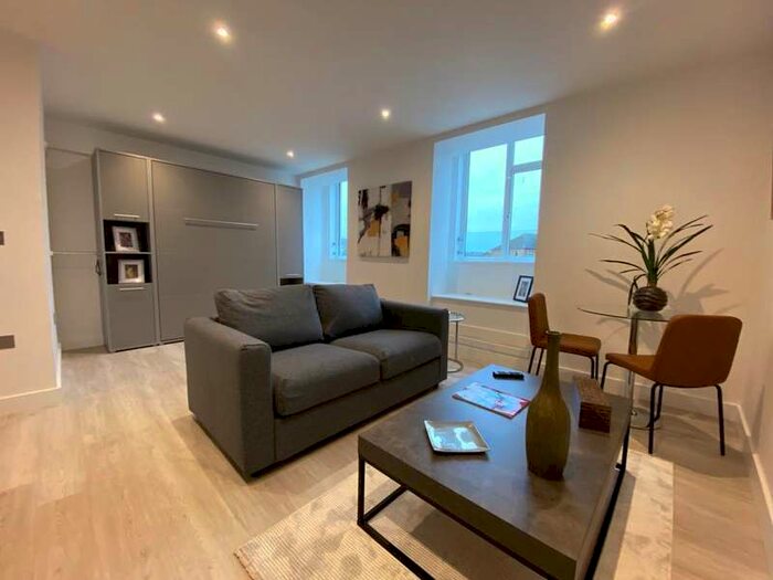 Apartment To Rent In Broadway House, Queen Street, Maidenhead, SL6