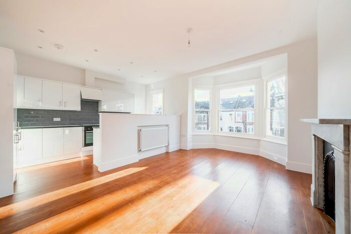 2 Bedroom Flat To Rent In Hillfield Road, London, NW6