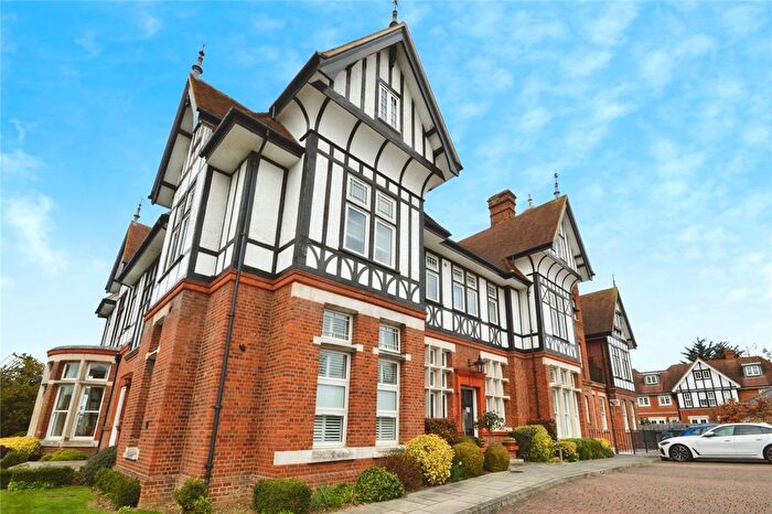 2 Bedroom Flat For Sale In Birchwood Mews, Bishops Stortford, Hertfordshire, CM23