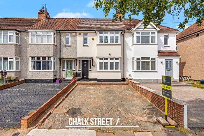 3 Bedroom Terraced House For Sale In Northumberland Avenue, Hornchurch, RM11