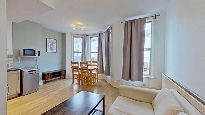 1 Bedroom Flat To Rent In Battersea Rise, London, SW11