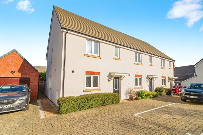 3 Bedroom End Of Terrace House For Sale In Elder Way, Ampthill, Bedford, MK45
