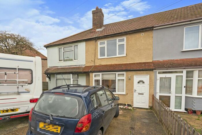 4 Bedroom Terraced House To Rent In Heaton Close, RM3
