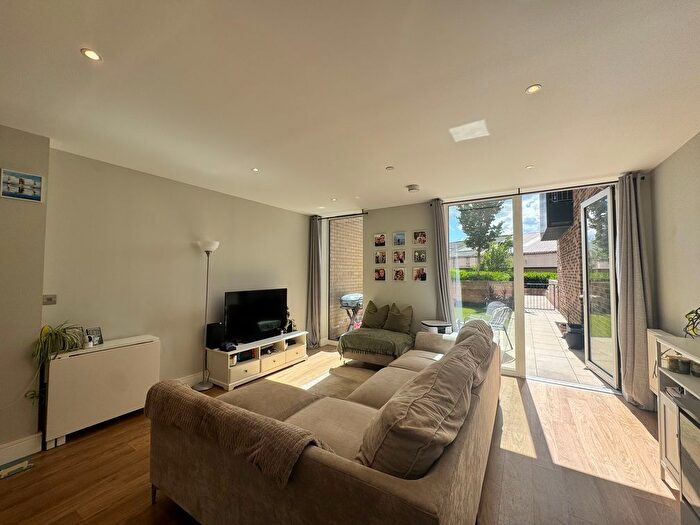 2 Bedroom Flat For Sale In Greyhound Parade, London, SW17