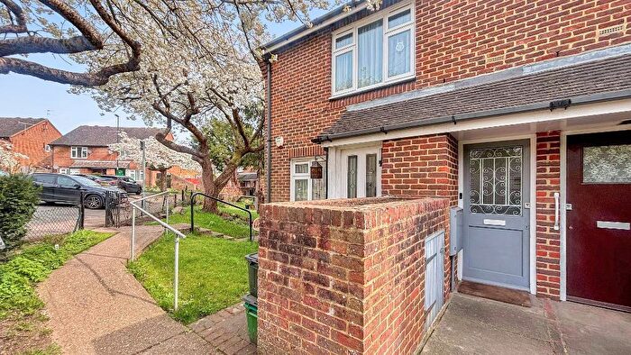 1 Bedroom Maisonette For Sale In Edgecoombe, South Croydon, CR2