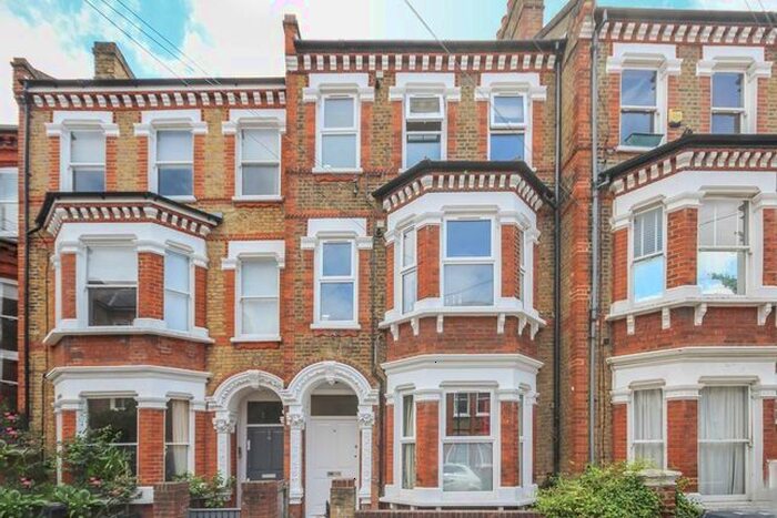 2 Bedroom Flat To Rent In Kendoa Road, London, SW4