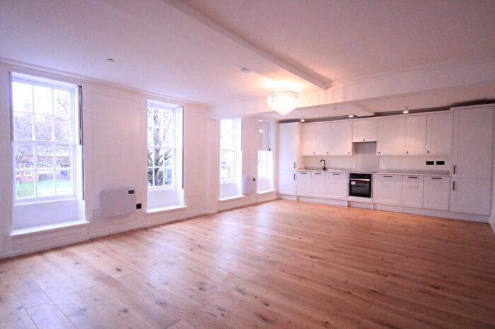 Studio To Rent In Large Studio At Shenfield Road, Brentwood, Essex, CM15
