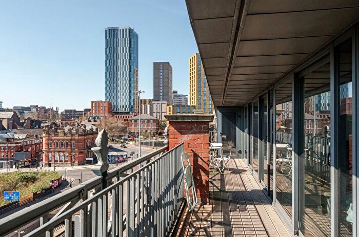 2 Bedroom Flat To Rent In Crispin Lofts, New York Road, Leeds, West Yorkshire, LS2