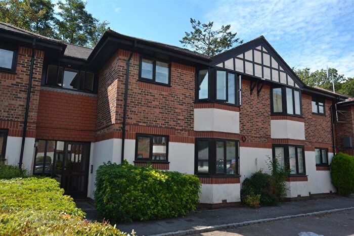 2 Bedroom Flat To Rent In Waterside Court, Fleet, GU51