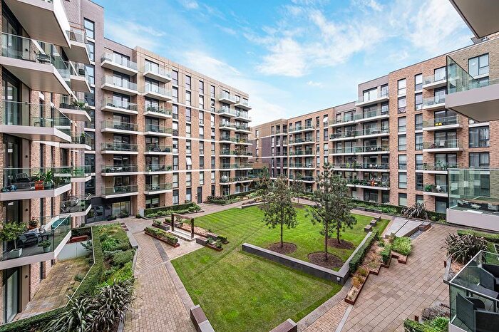 2 Bedroom Apartment To Rent In Queenshurst Square, Kingston Upon Thames, KT2