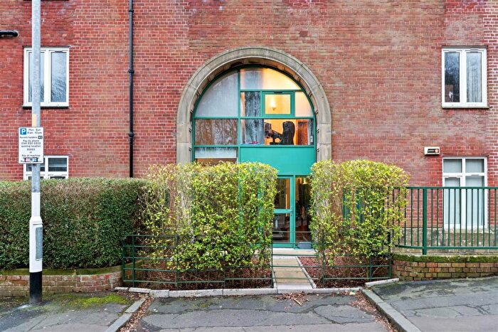 2 Bedroom Flat For Sale In L Mingarry Street, North Kelvinside, G20