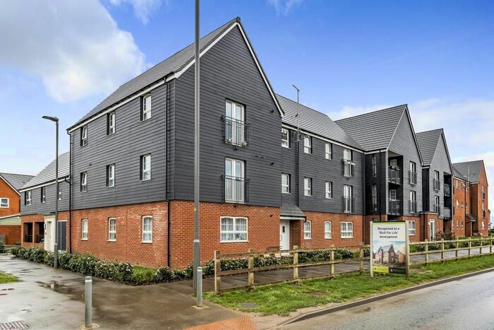 2 Bedroom Flat To Rent In Kingsbrook, Aylesbury, HP22