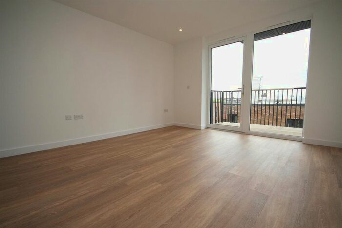 1 Bedroom Flat To Rent In Quinton Court, Plough Way, London, SE16