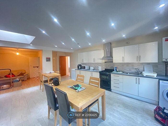 5 Bedroom Terraced House To Rent In Craven Gardens, Ilford, IG6