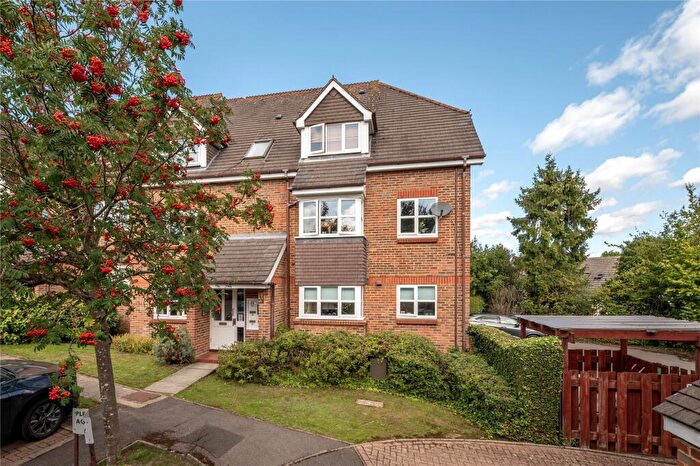 1 Bedroom Flat For Sale In Capstans Wharf, St Johns, Woking, Surrey, GU21