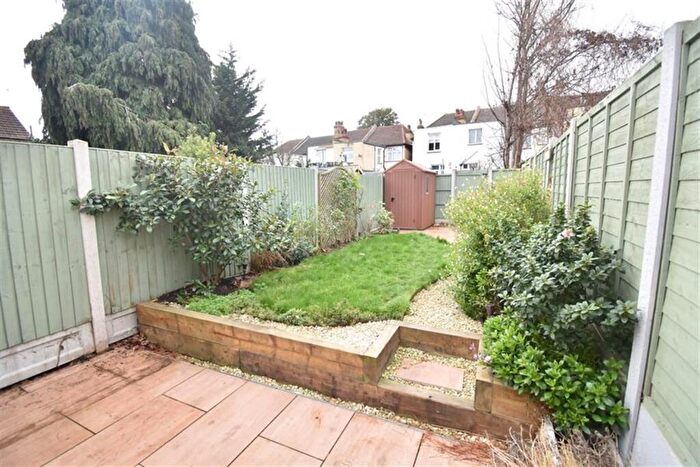 2 Bedroom Terraced House To Rent In Oakleigh Avenue, SS1