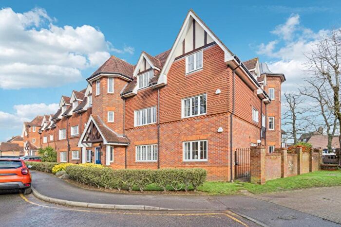 3 Bedroom Flat For Sale In Oakfield Close, Amersham, Buckinghamshire, HP6