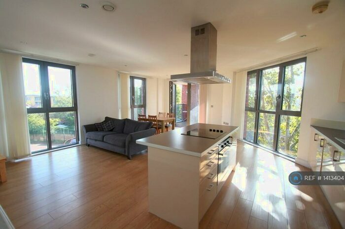 3 Bedroom Flat To Rent In Dower Court, London, SE16