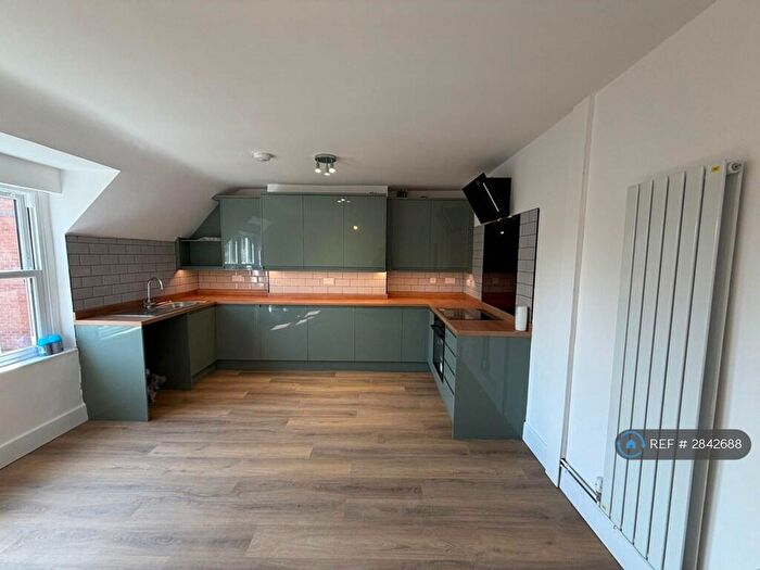 2 Bedroom Flat To Rent In Shakespeare Road, Bedford, MK40