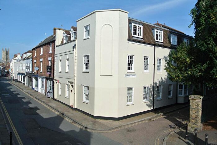 2 Bedroom Flat To Rent In Castle Street, Canterbury, Kent, CT1
