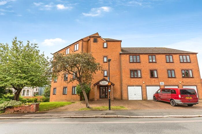 2 Bedroom Flat For Sale In St. Helens Crescent, Hastings, TN34
