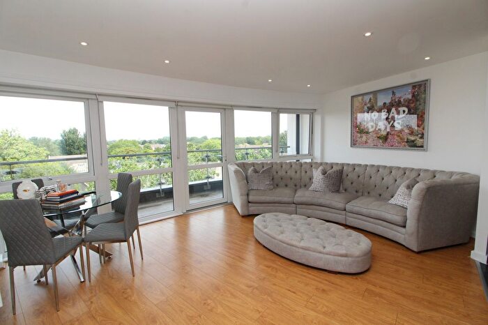 2 Bedroom Flat To Rent In Phoenix Point, Poplar Place, Thamesmead, SE28