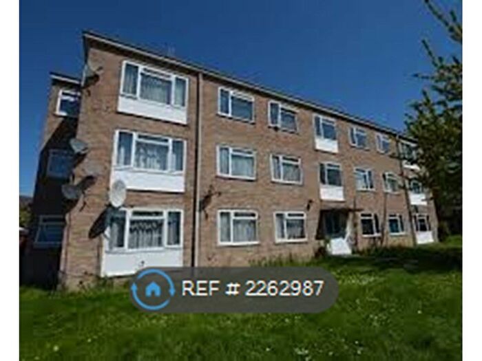 2 Bedroom Flat To Rent In Ground Floor Serbin Close, London, E10