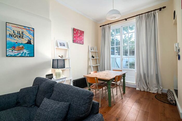 2 Bedroom Flat To Rent In B John Ruskin Street, London Pq, Uk, London, SE5