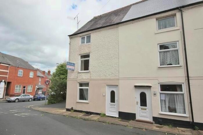 2 Bedroom Flat To Rent In St. Georges Terrace, Kidderminster, DY10