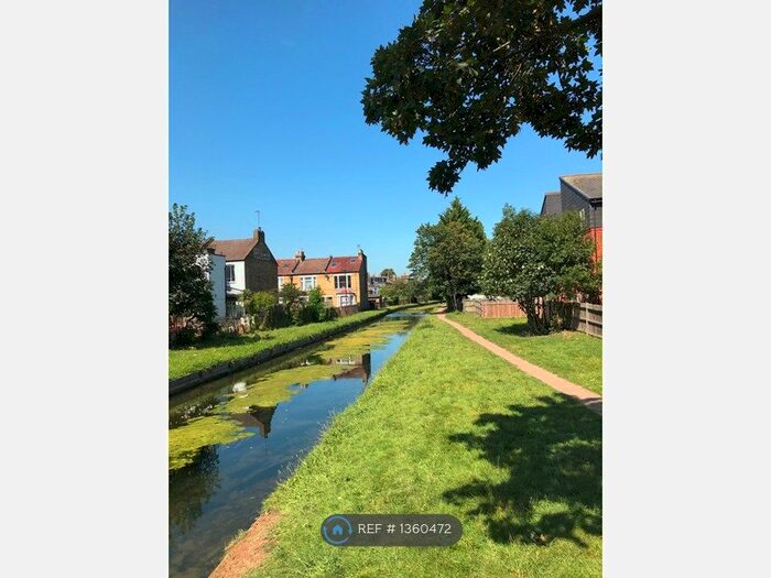 2 Bedroom Flat To Rent In Collings Close, London, N22