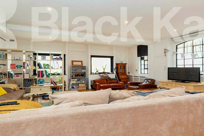 3 Bedroom Flat To Rent In Highgate Road, NW5