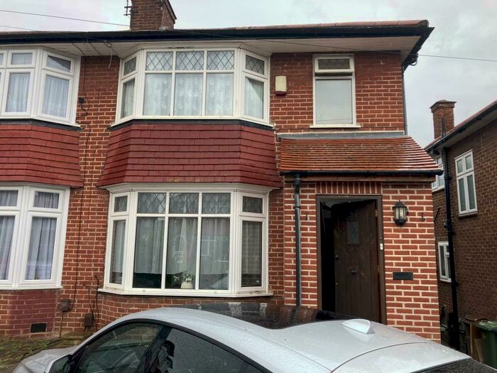 3 Bedroom Semi-Detached House To Rent In Lamorna Grove, Stanmore, HA7
