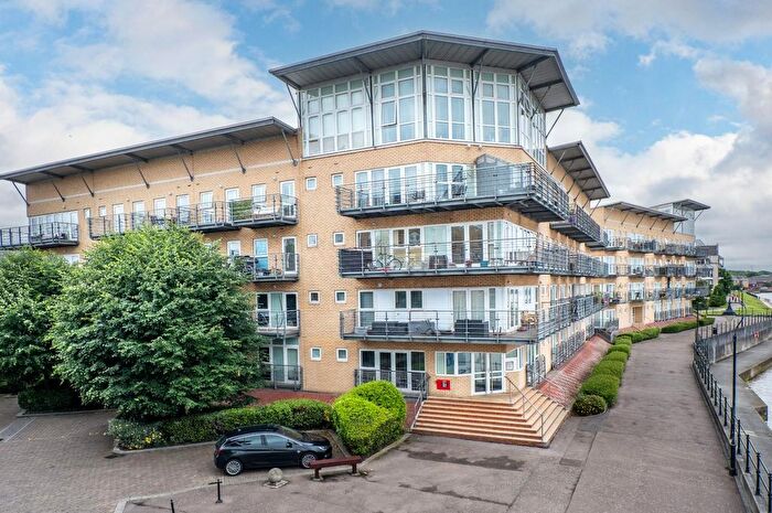 2 Bedroom Flat For Sale In Ingress Park, Greenhithe, DA9