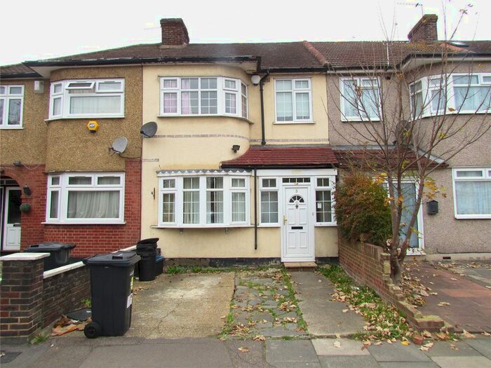 3 Bedroom Terraced House To Rent In Park Lane, Chadwell Heath, Romford RM6