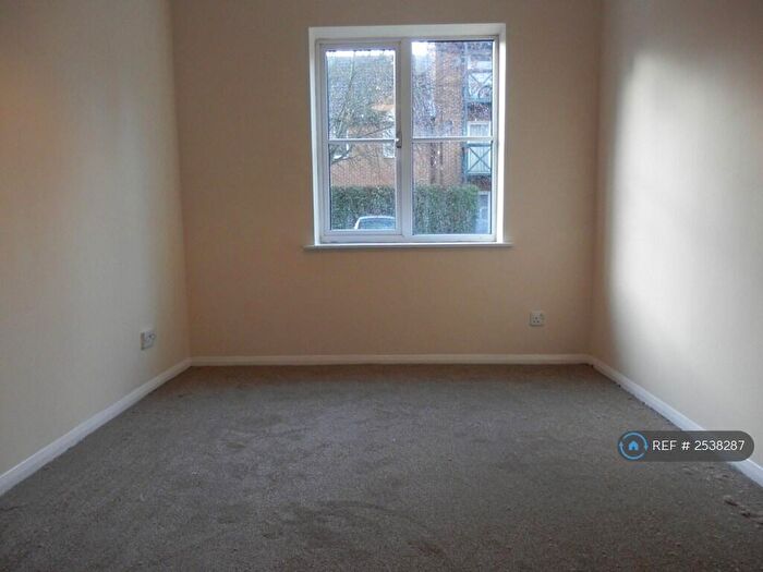 2 Bedroom Flat To Rent In Rose Kiln Lane, Reading, RG1
