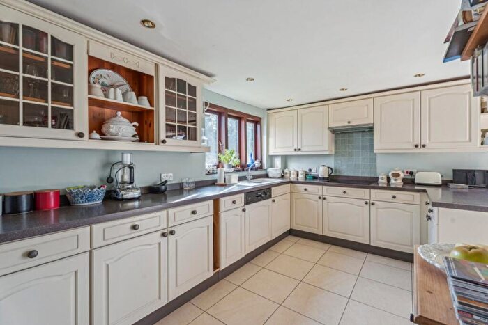 4 Bedroom Detached House For Sale In Thame Road, Longwick, HP27