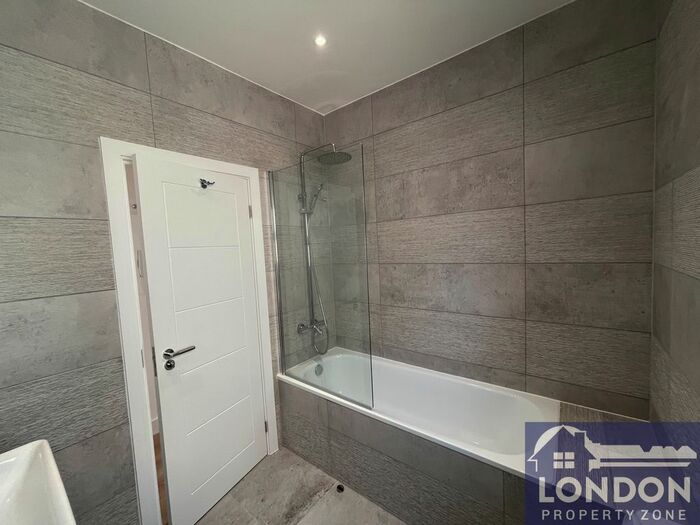 3 Bedroom Flat To Rent In Kidderminster Road, West Croydon, CR0